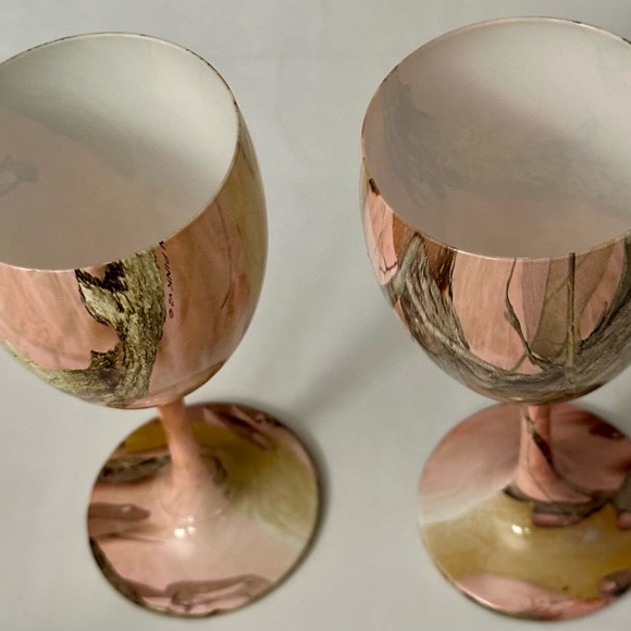 Set of 2 Transition Pink Wine Goblets – Unique Decor Outdoor Stemware Glasses - Picture 3 of 16